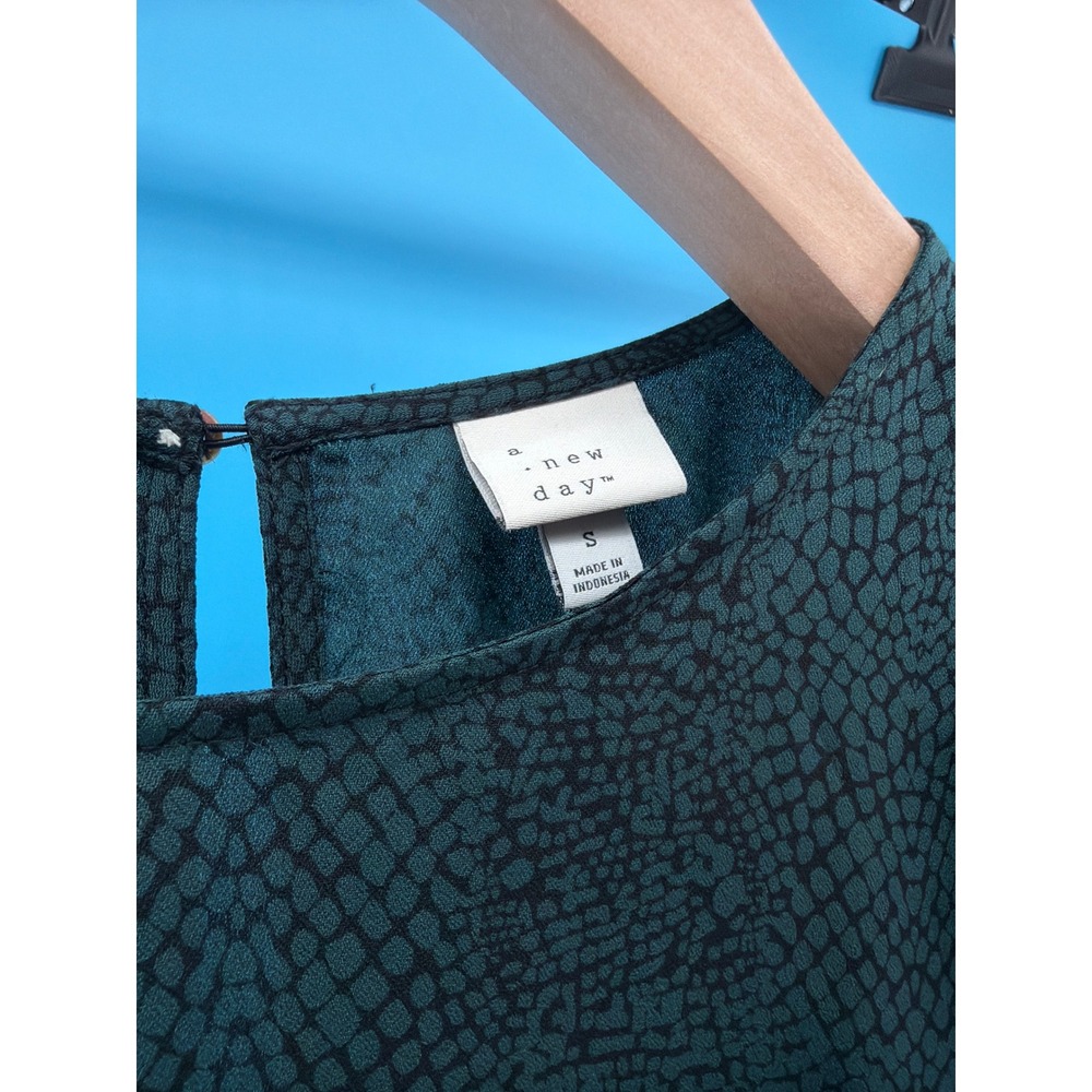 A New Day Teal Green Snakeskin Print Smocked Cuff Puff Sleeve Blouse Small - Picture 3 of 5